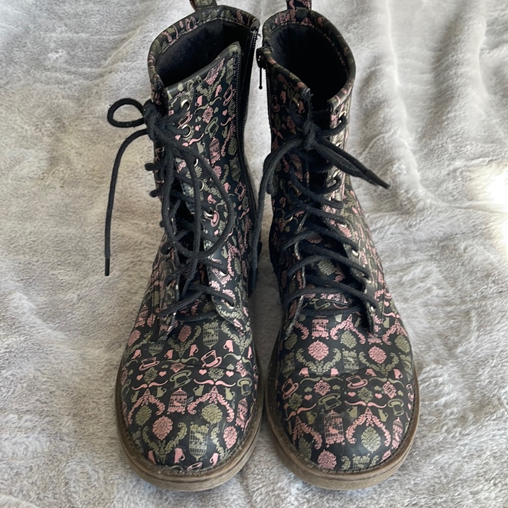 GC Shoes. Size 40/9